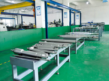 注塑機的注射行程與螺桿長度的關(guān)系說明-華鴻